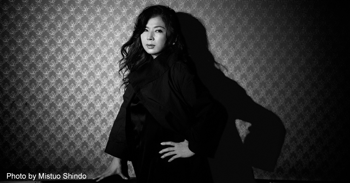 AKI YASHIRO - 八代亜紀｜ARTISTS｜BLUE NOTE TOKYO