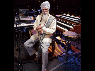 ジャズ・オルガン奏者ロニー・スミス（Lonnie Smith）『Think!』 Amazon.co.jp: Think: ミュージック
