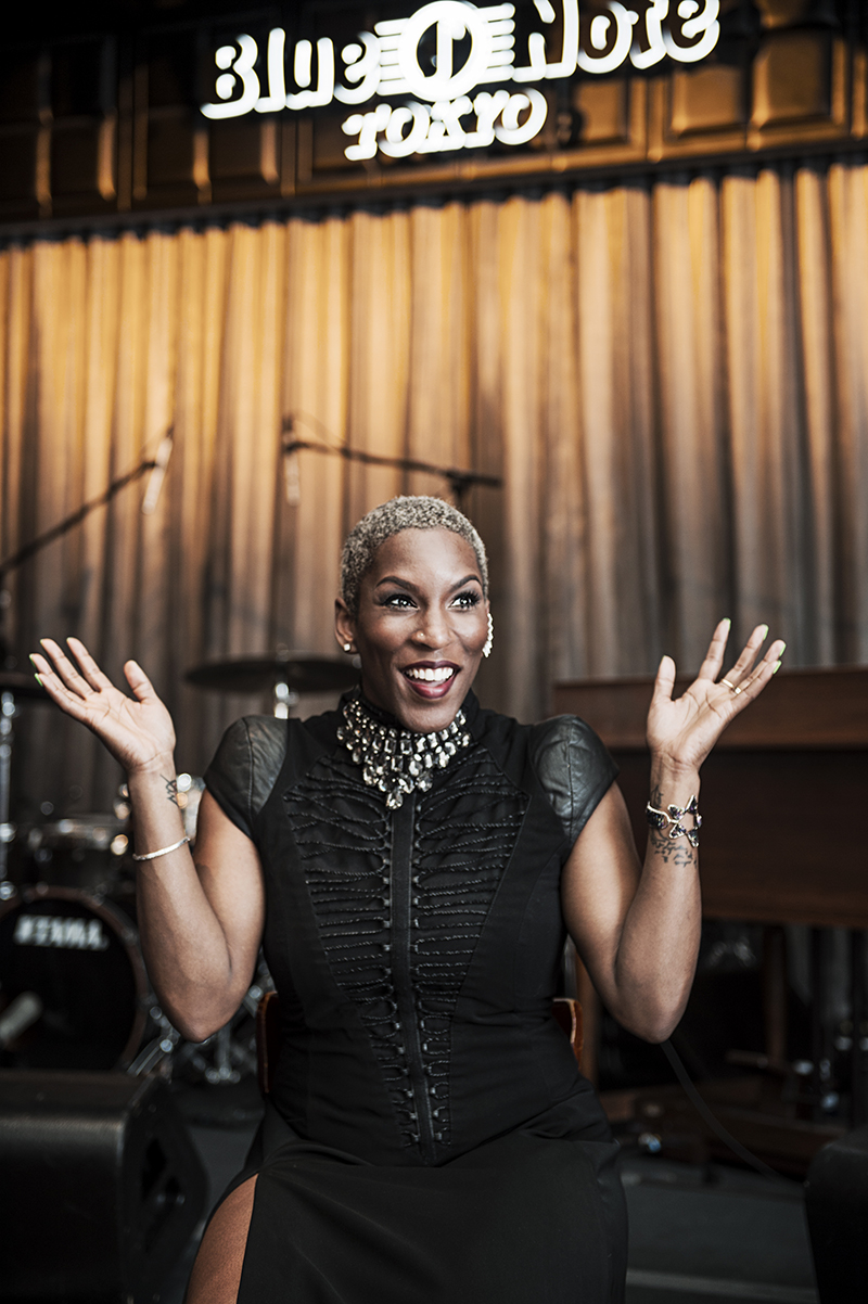 20150715LIVWARFIELD_image