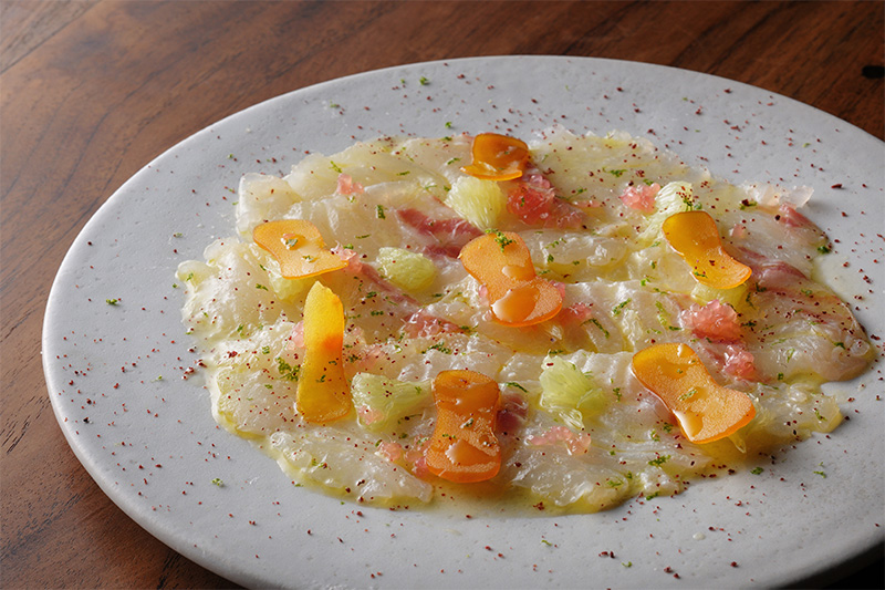 天然真鯛のカルパッチョ 国産カラスミ フィンガーライム