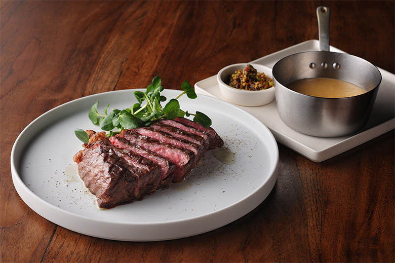 国産牛サーロインのグリル ソースオランデーズ ナッツサルサ