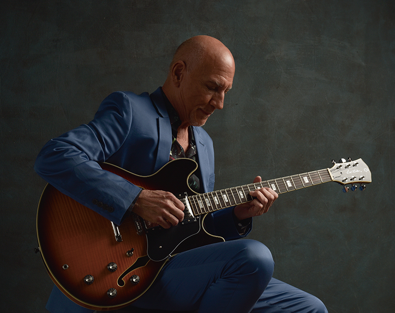 “永遠のギター・ヒーロー”が、その華麗なキャリアを網羅するスペシャル・ライヴ 【JAM vol.221】LARRY CARLTON